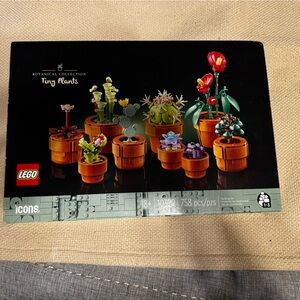 LEGO Botanical Collection Succulent Set with Red and Green